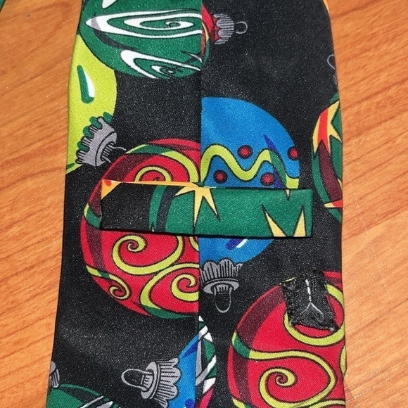 Handmade men’s holiday tie with pins - Picture 6 of 7